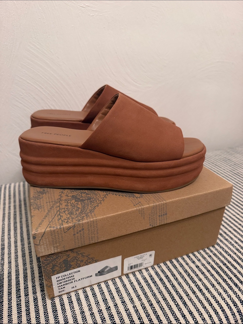 Free People Harbor Flatform Size 8.5/38.5